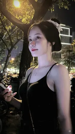 Cố nhắm mắt anh bước