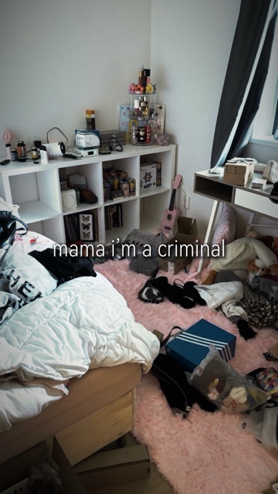I’M A CRIMINAL