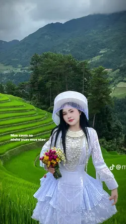 Nej tug ntxhais ces 