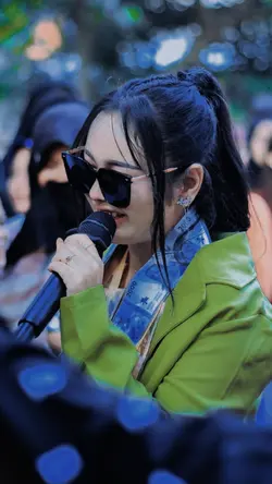 basah-basah. indah W