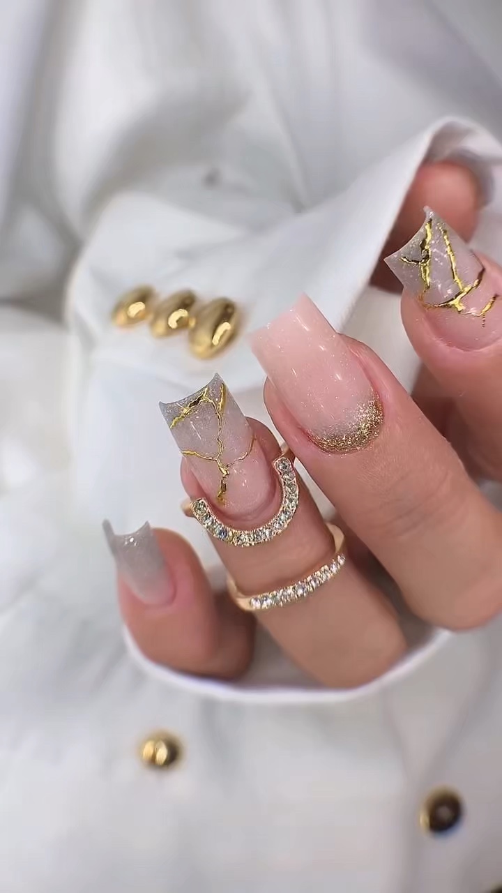 UÑAS