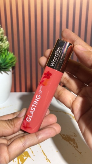 Tinjau lipstik baru