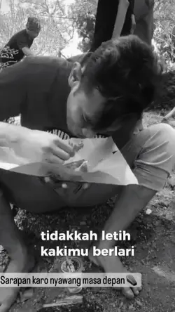 Cowok makan kasian