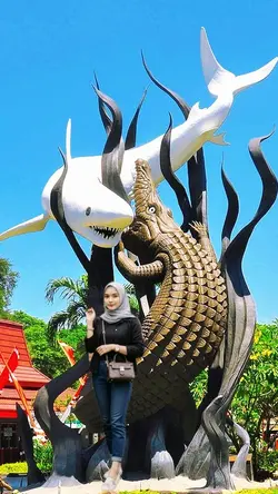 patung buaya 