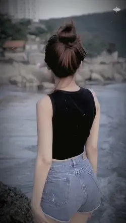 Chay ra khóa cửa lại