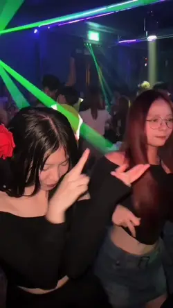 ท่ามกลางผู้คน +สโลว์