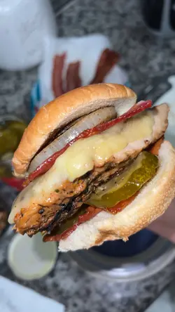 Bomb chicken sammich