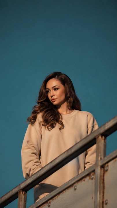 FASHION—MODEL 