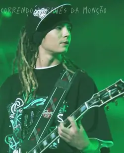 através da monção 