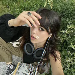 <3