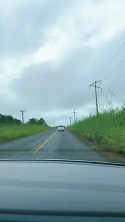 Dia na cachoeira 