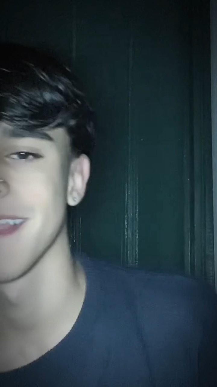 E joga leite na minh