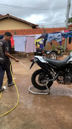 Coloque sua moto aí