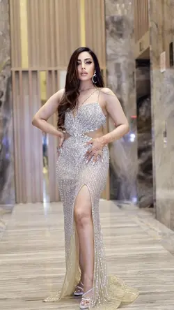 self-portrait; selfi