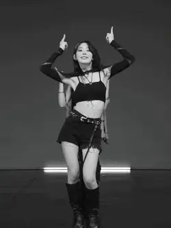 LE SSERAFIM || 🩶🖇️