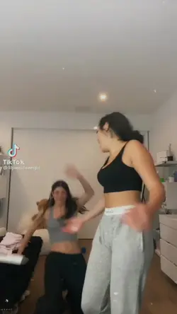 A Charli caindo kk<3