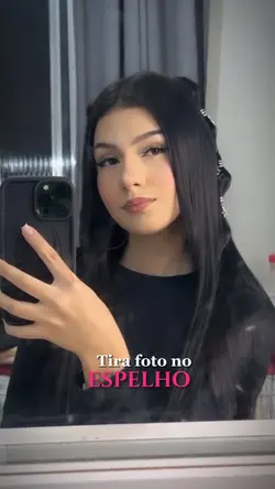 Ela desfila.. 🙅🏻‍♀️