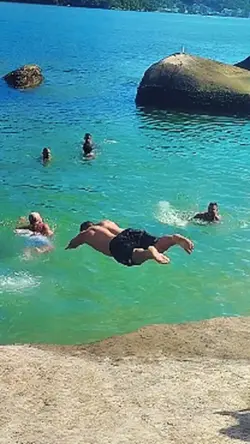 pulo na água 