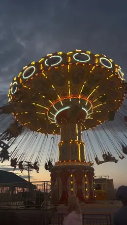 life lately 🎡🧺🍓🫧 