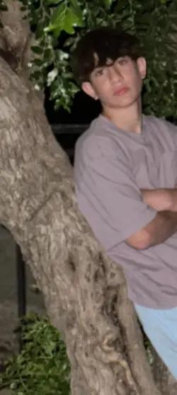 HOW IS HE SO HOT🩷