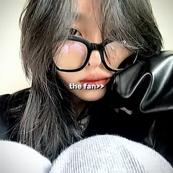 the fan / the idol
༘