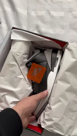 Sneaker unboxing