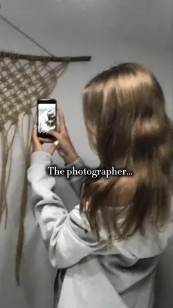 Photographer vs 🤳📸