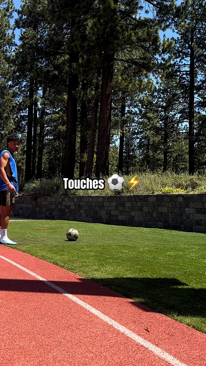 ⚽️.