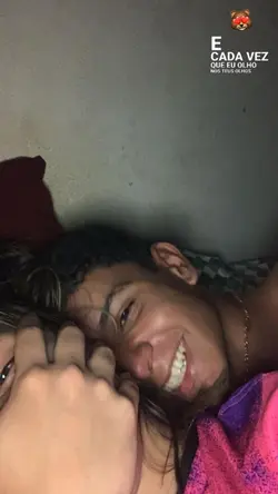 nos teus olhos.