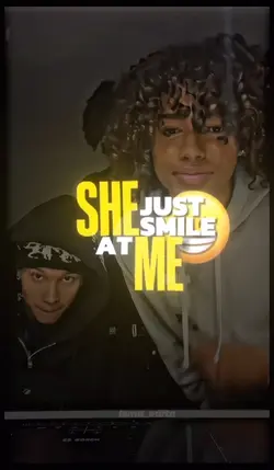 She smile 😀 at me 