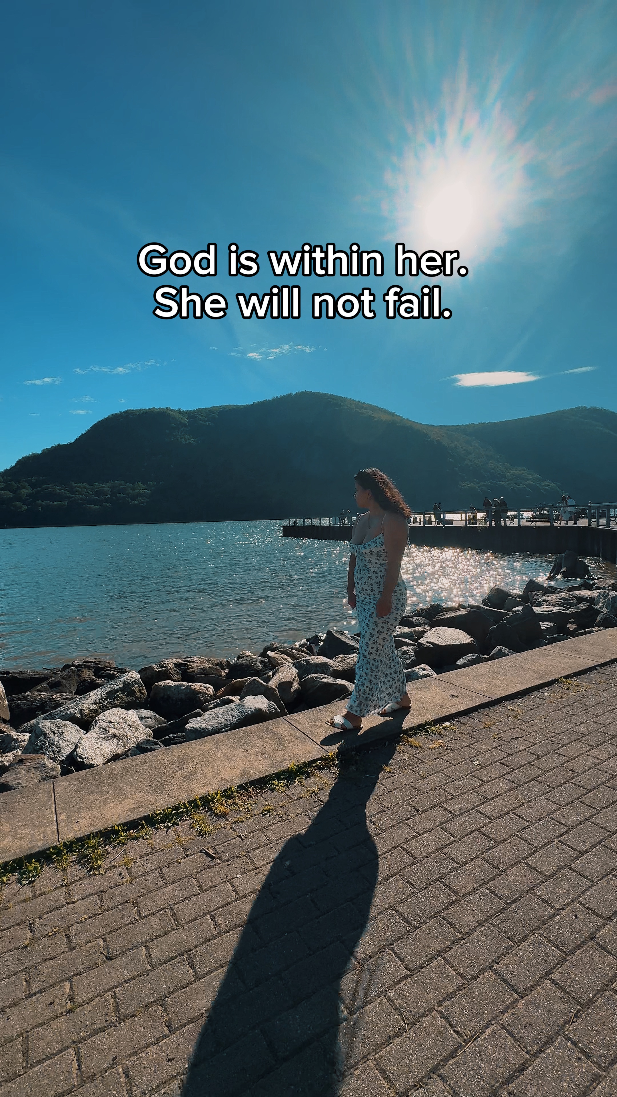 DEUS ESTÁ DENTRO DELA 🌤️