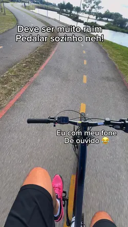Eu pedalando sozinho