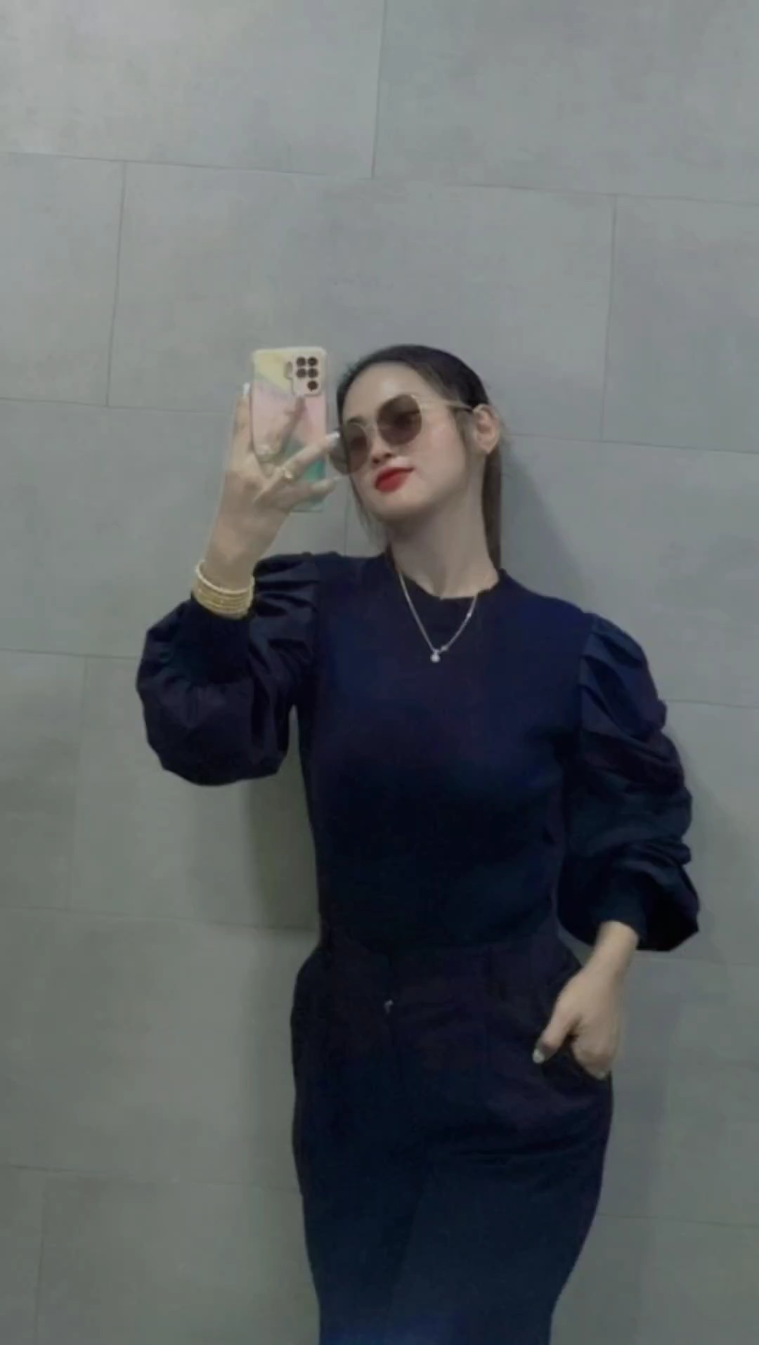 ចេញមុខមកភ្លាមៗ