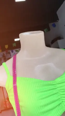 Modelo manequim neon