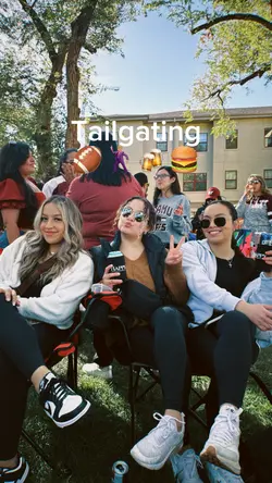 Tailgating 🍻🍔🏈