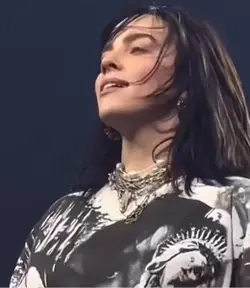 black hair kills me❤️
