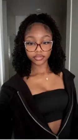 She’s so gorgeous 😍🌺