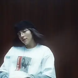 Billie in this mv😩