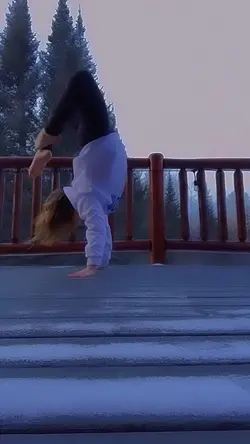 Handstand☻