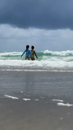 Ocean shore waves
