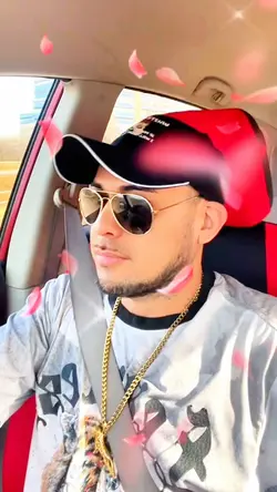 LA NIÑA ESTÁ TRISTE😞