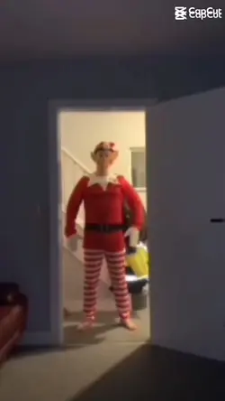 Elf jumpscare!