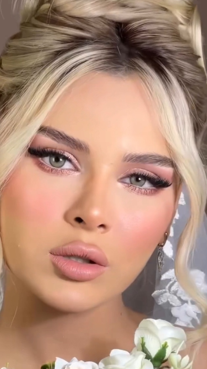 میبوسم من لباتو 🫀💋