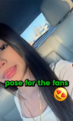 pose for the fans 🤩🤩