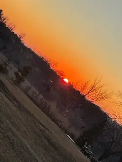 865