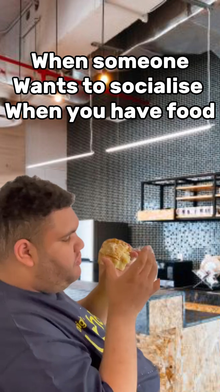 Aku sedang makan!