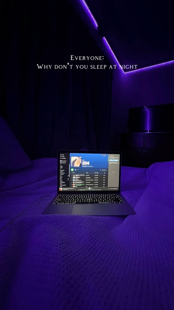 bütün gece ayaktayım🌌