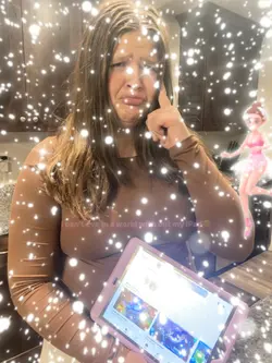 She loves my iPad 😣