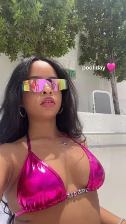 POOL DAY ๐ฉท