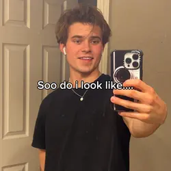 They look sm alike 😭